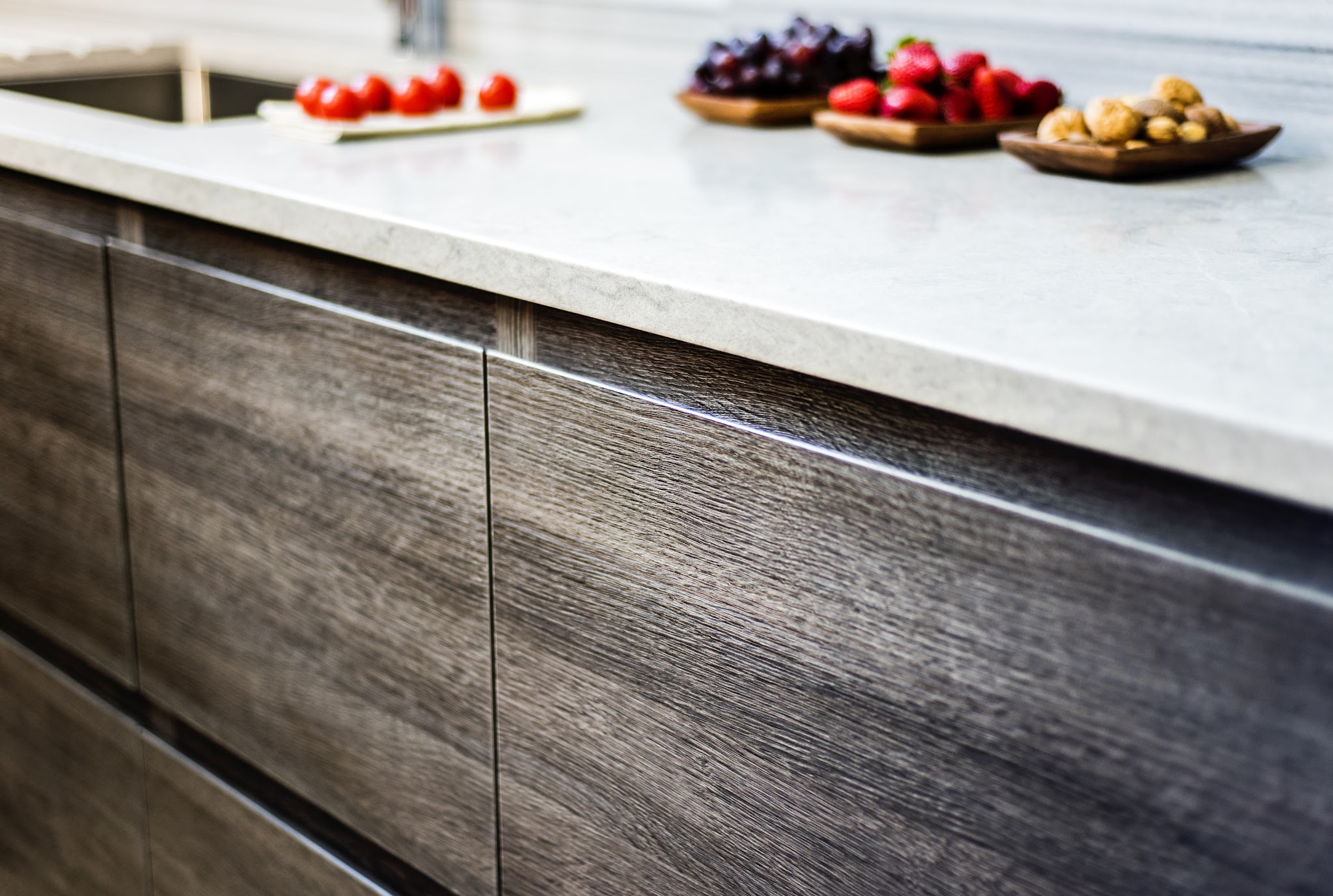 Close detail of a finished quartz countertop edge